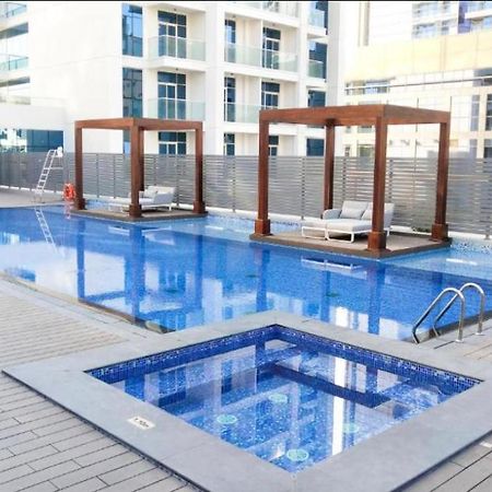 Bnbmehomes - Beautiful Lake View Studio Near Marina - 1504 Dubai Luaran gambar