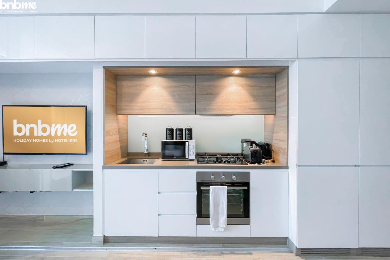 Bnbmehomes - Beautiful Lake View Studio Near Marina - 1504 Dubai Luaran gambar